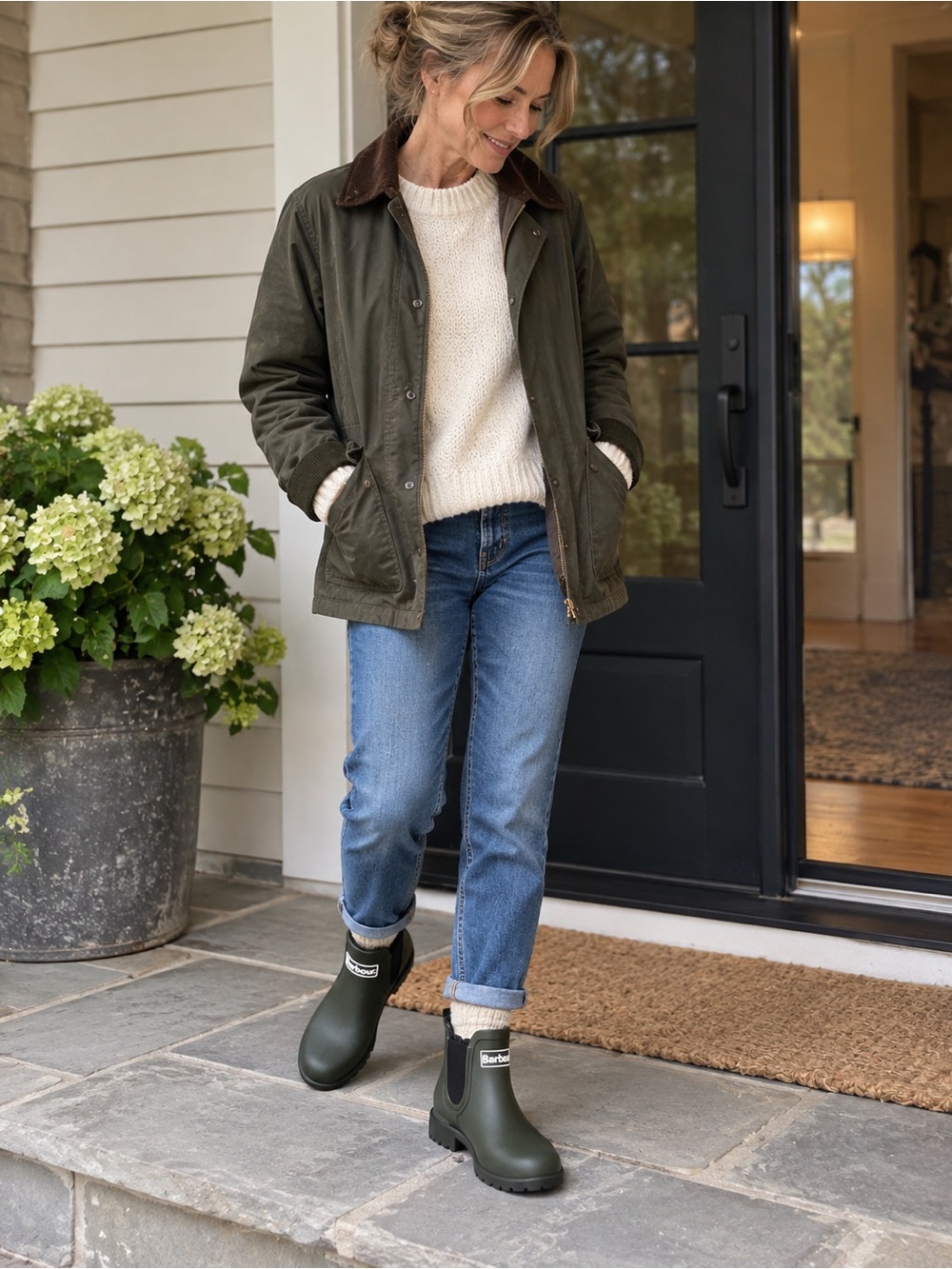 🌿 Olive Green Barbour Boots

Barbour Waterproof Chelsea Rain Boots – Olive Green